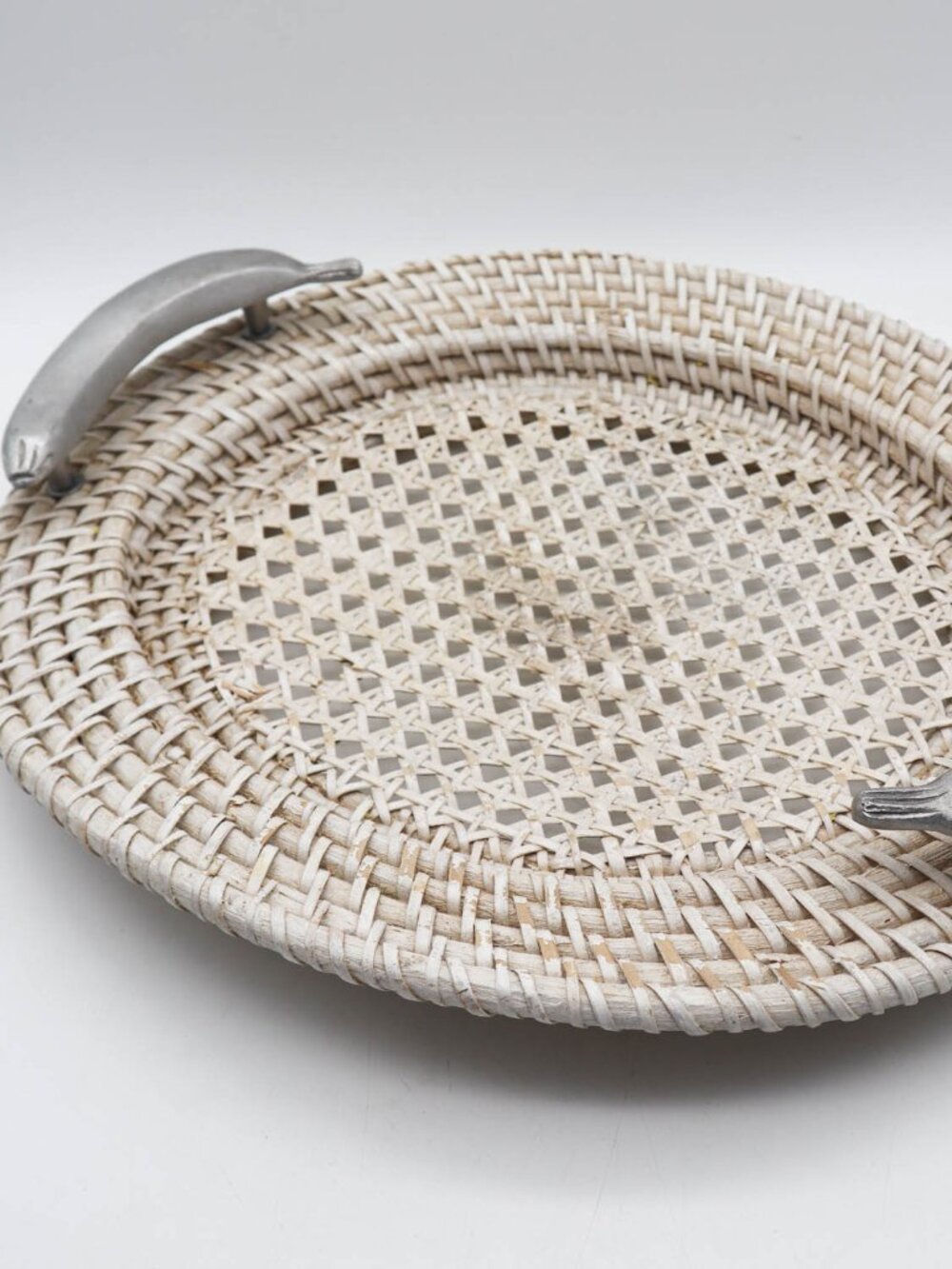 Vtg Woven Wicker Rattan Serving Tray Fruit Basket w/ Metal Banana Handles Tiki